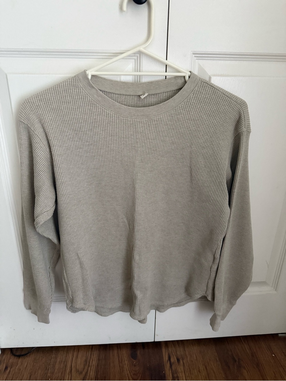 Uniqlo Women's Light Gray Waffle Long Sleeve Top